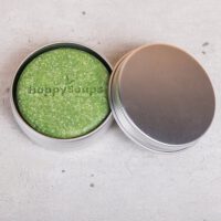 Produktbild Happy Soaps runde Aufbewahrungsdose mit grüner Shampoo Bar drinnen